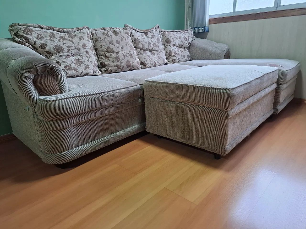 Vende-se Sofá 4 Lugares c/ Chaise Long C/ Puff - Foto 5