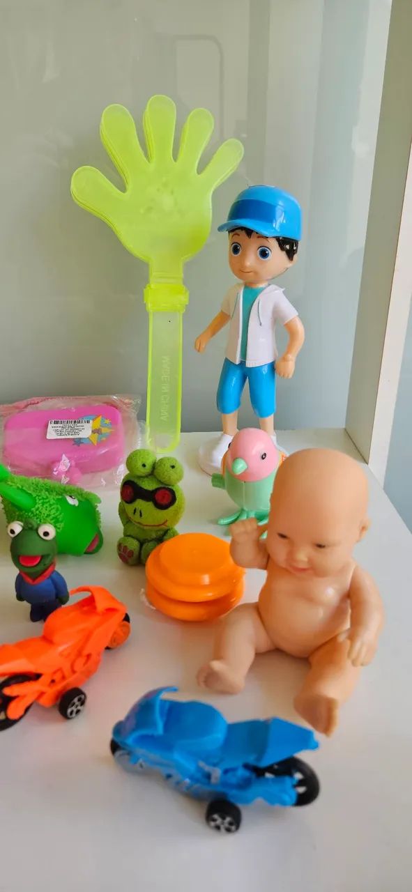 Lote de brinquedos variados