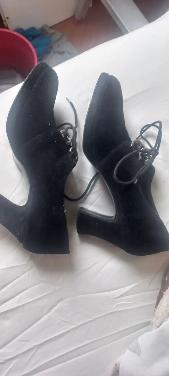 Sapato preto de camurça número 37 