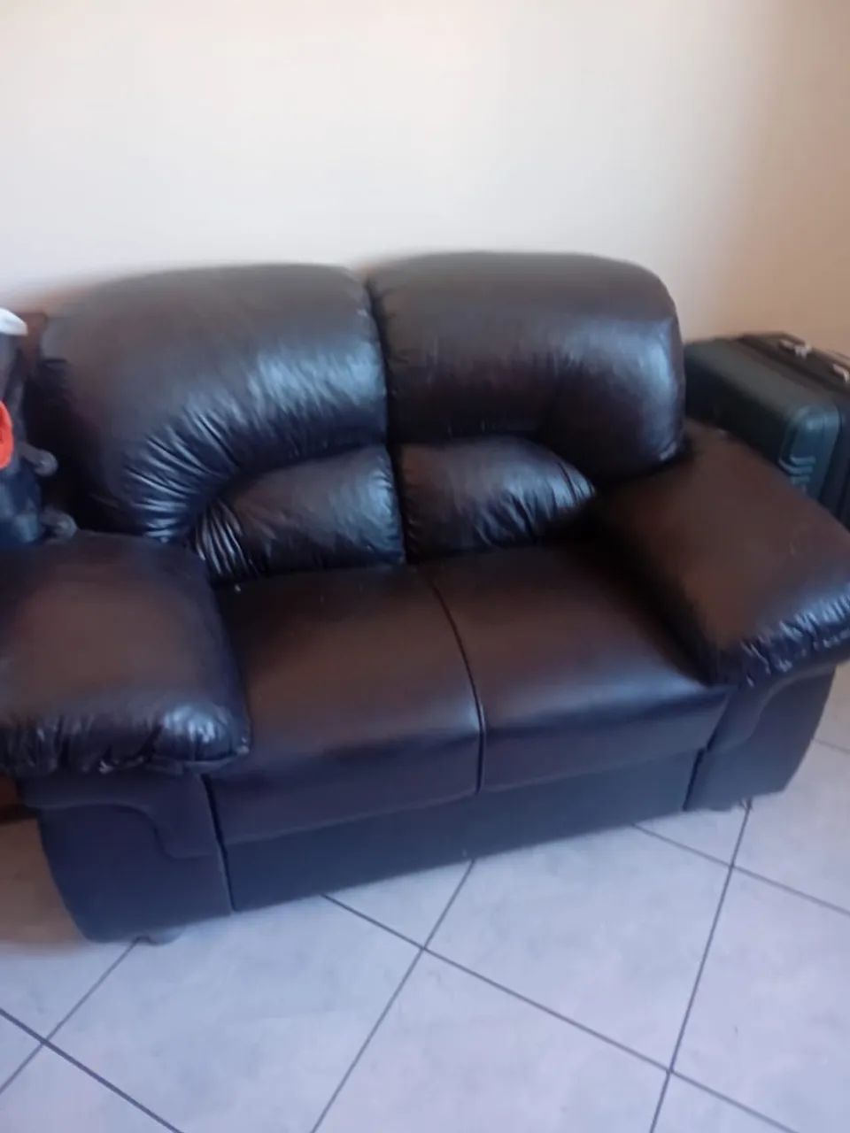 Sofá em couro sintético