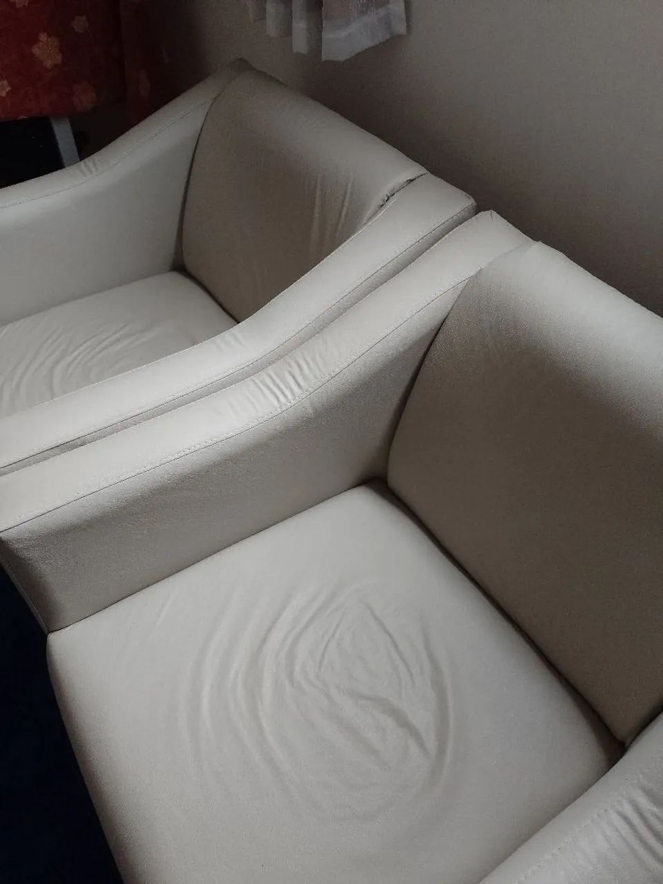 DOIS SOFAS SIMPLES, DE UM LUGAR.483752274255554561