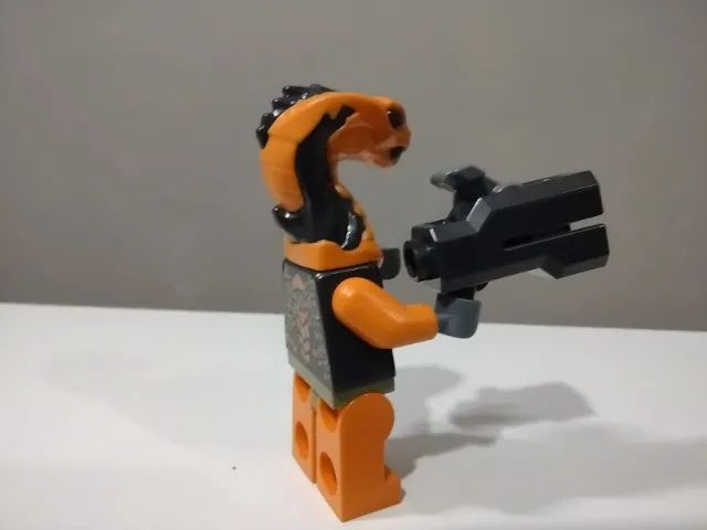 minifigura lego cobra mechanich com acessório - Foto 3
