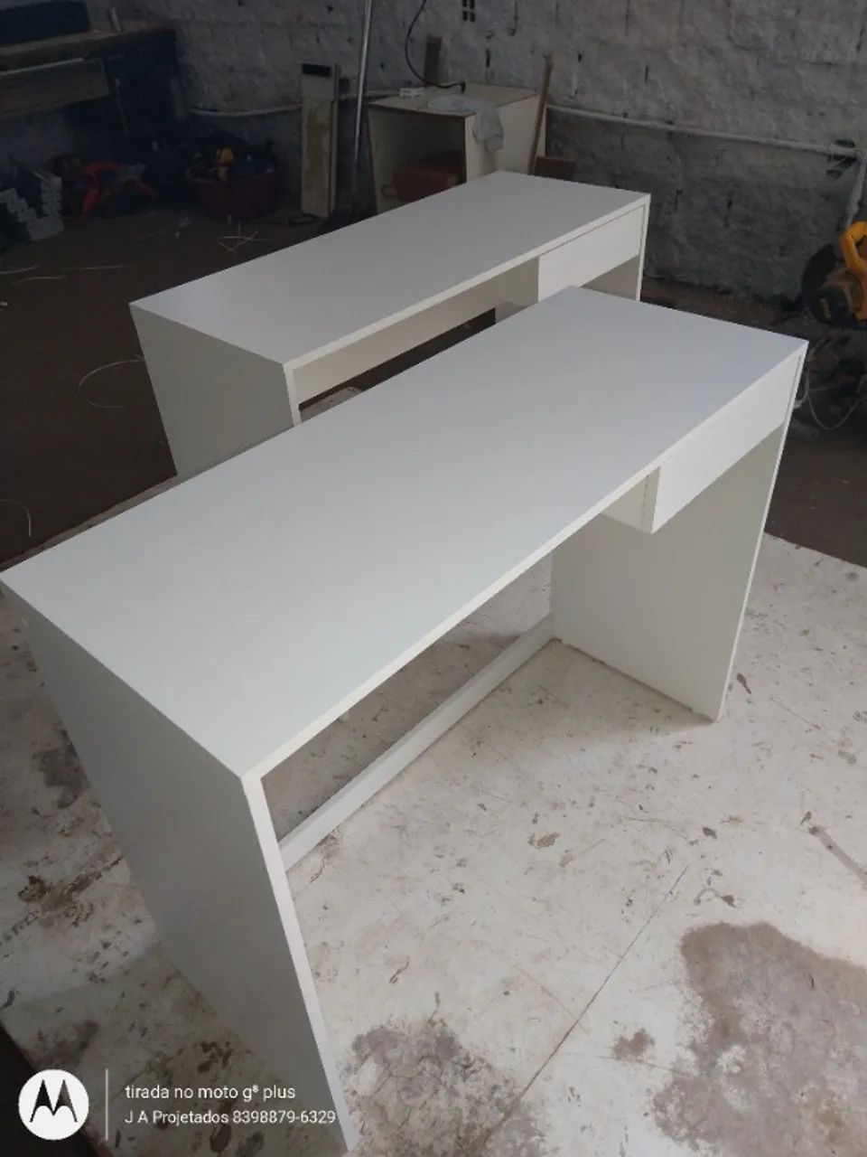 Mesa Escrivaninha simples com 1 gaveta