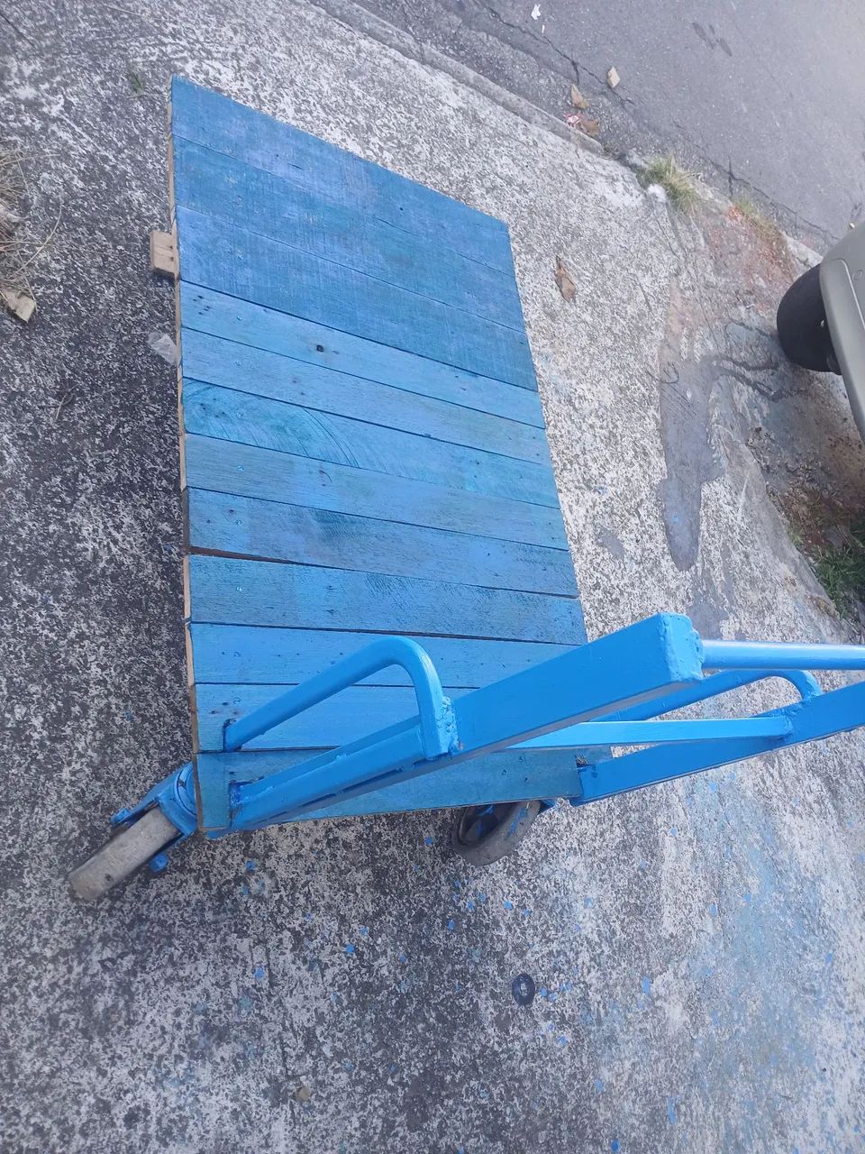 Carrinho plataforma reforçado de ferro e madeira eucaliptos  - Foto 4
