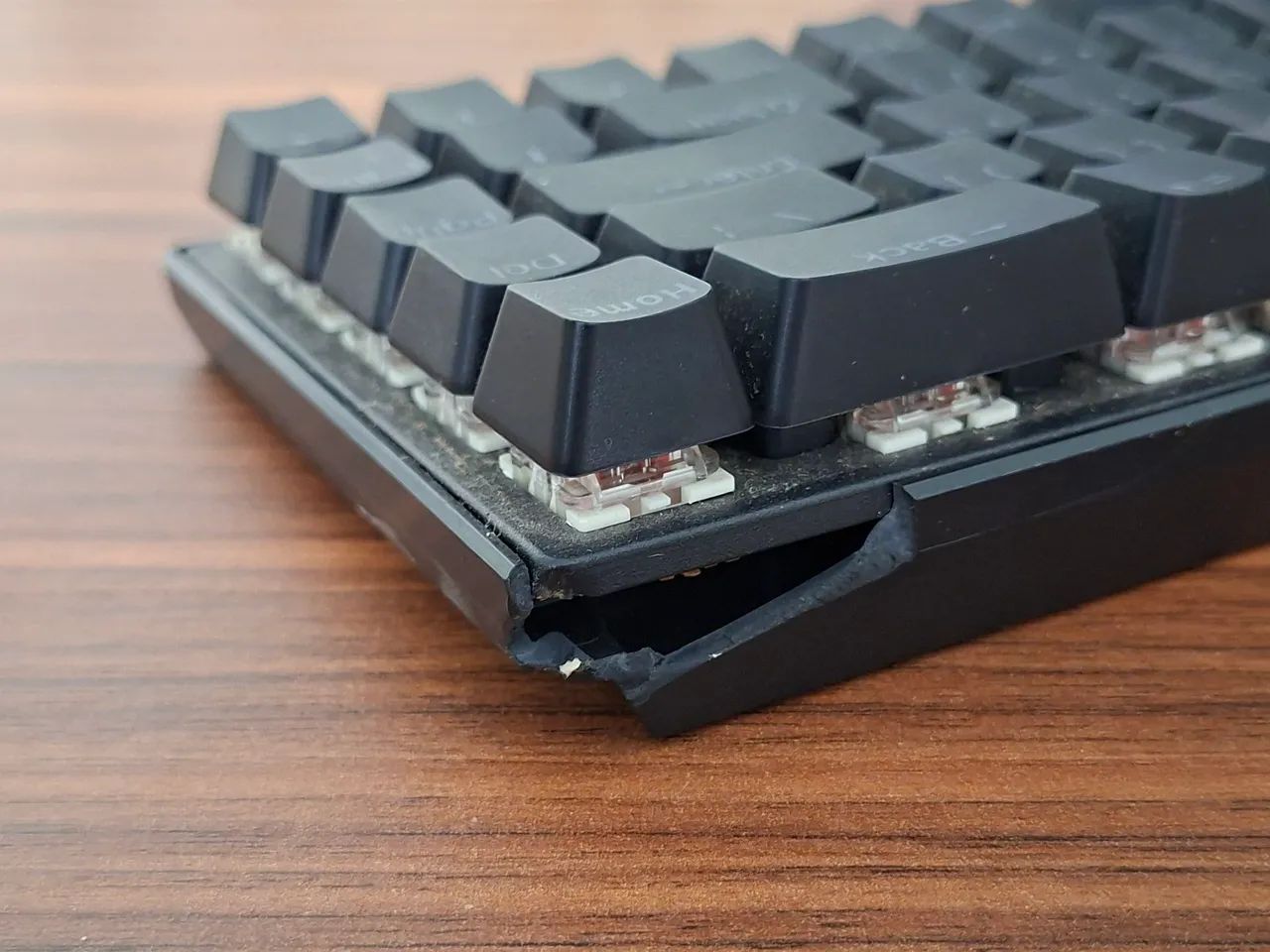 Teclado Mecânico 60% switch vermelho - funciona  perfeitamente  - Foto 4