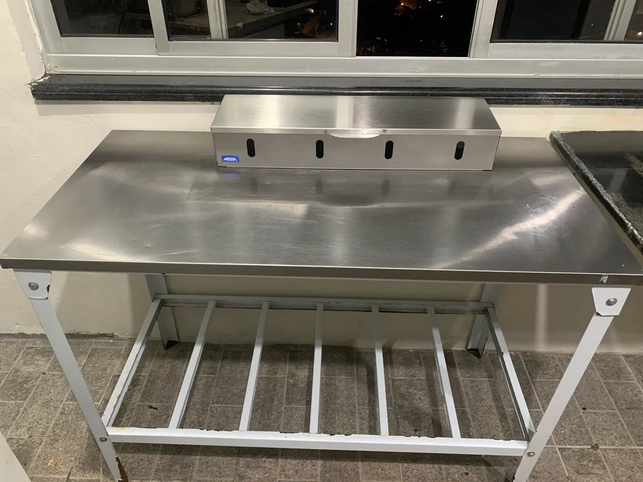 Vendo mesa inox + condimentadora - Foto 2