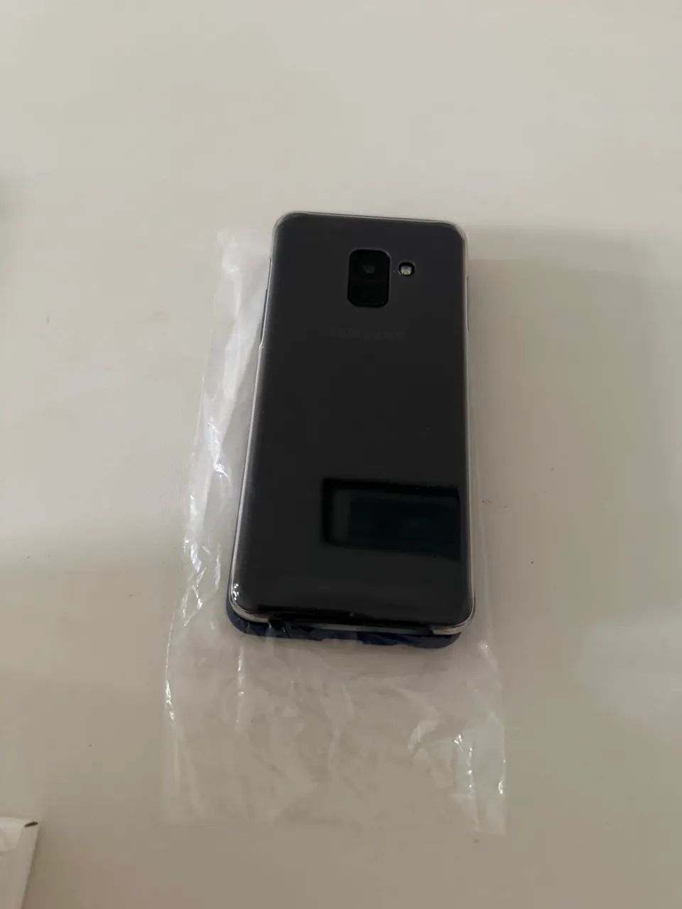Samsung Galaxy A8 usado com caixa original + Capinha + Película