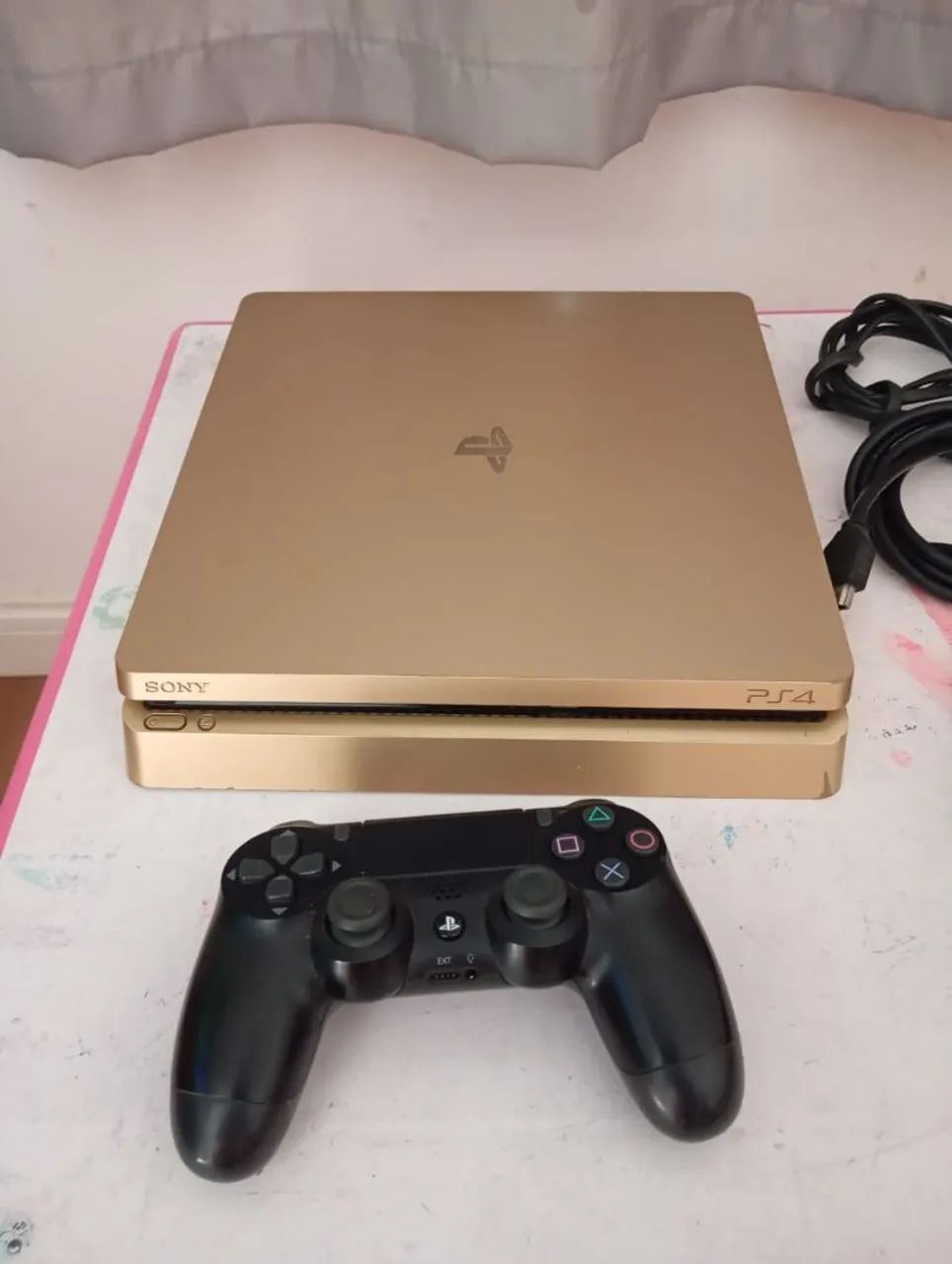 Ps4 Gold 1 tera . Aceito trocas principalmente de notebooks 