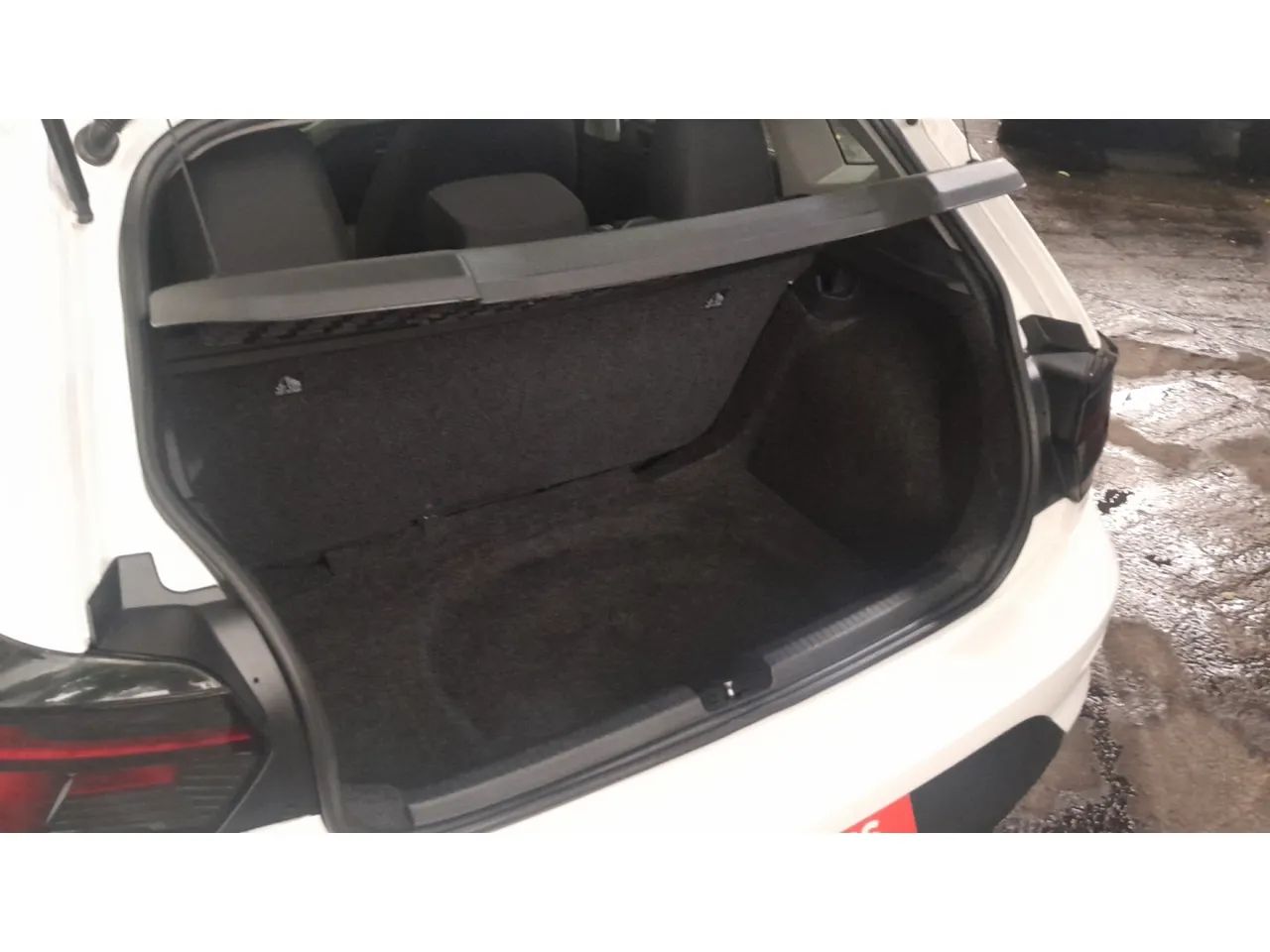 Volkswagen Polo Track 1.0 Flex 12V 5p, foto 14 de 16