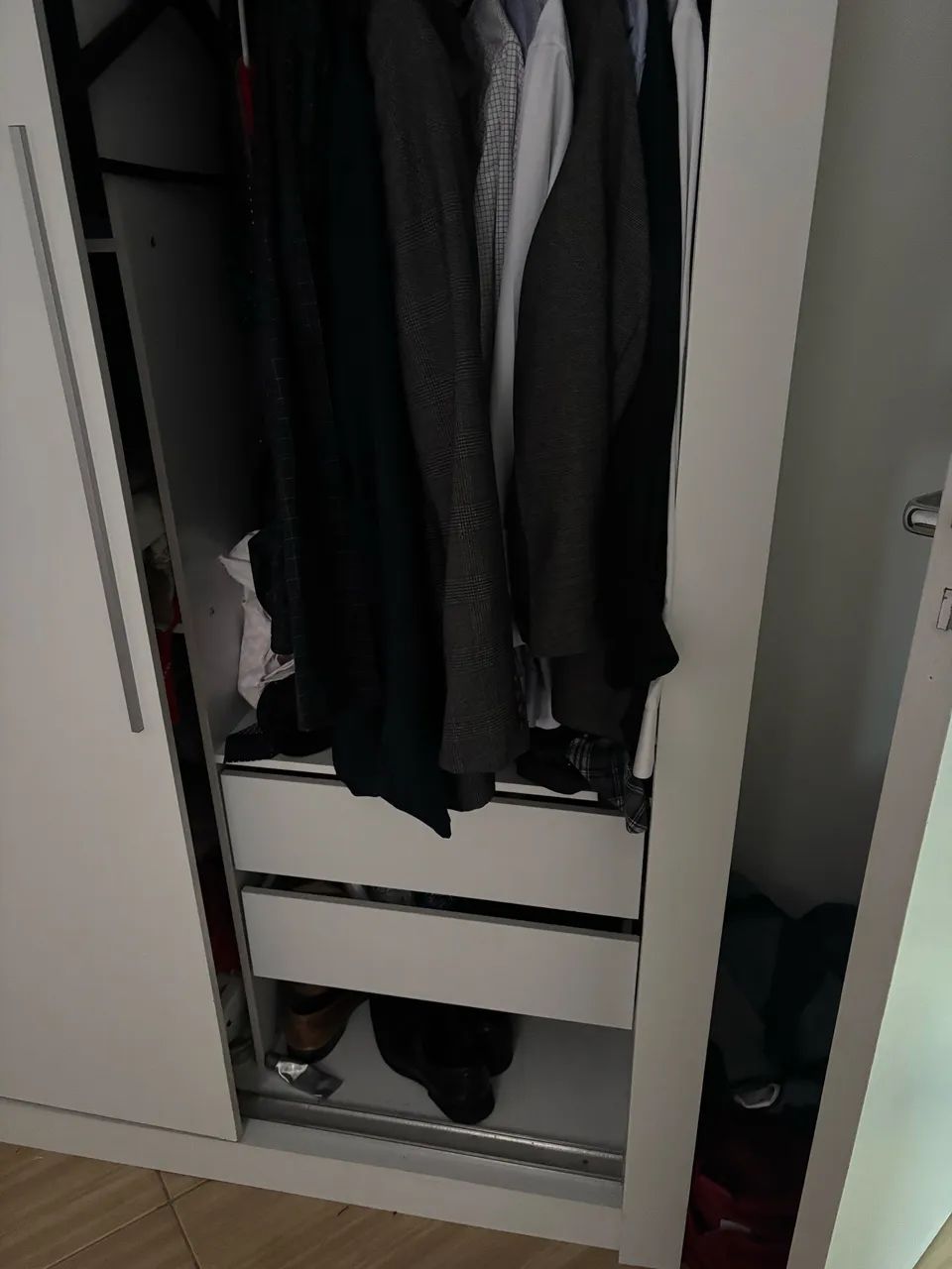 VENDO GUARDA ROUPA MÉDIO  - Foto 4