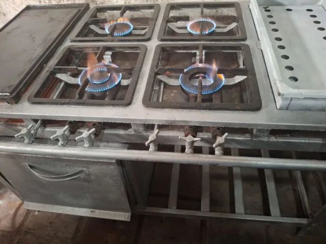 Fogão industrial com chapa e forno  - Foto 4