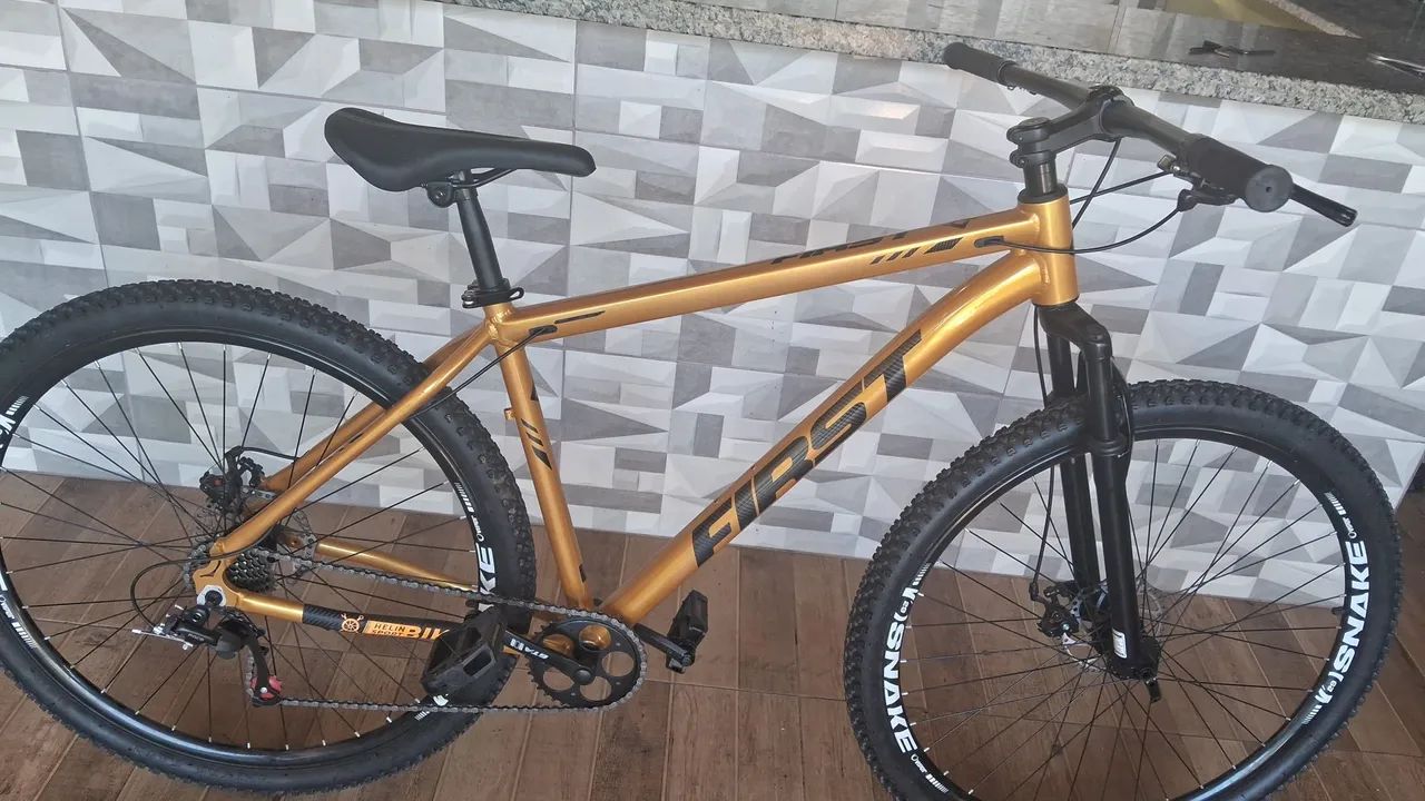 Bicicleta aro 29 guadro 17 em estado de Nova somente três meses de uso 