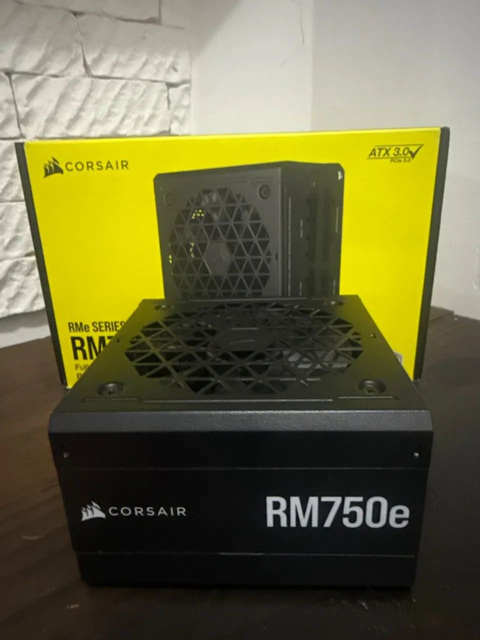 Fonte corsair RM750e 