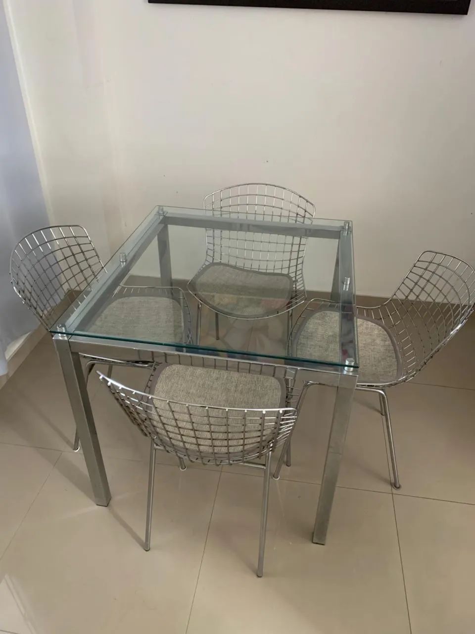 Mesa Vidro com 4 cadeiras