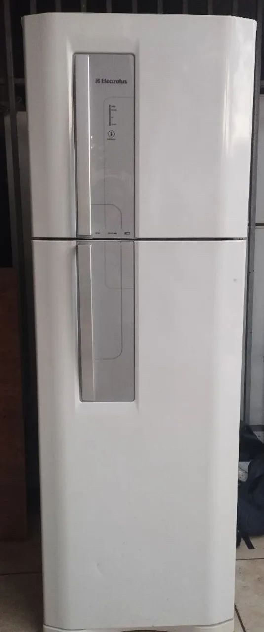 Geladeira frost free 370 LTS eletroclux