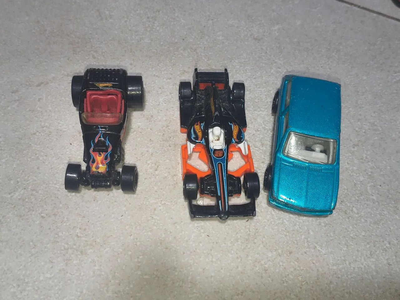 14 carrinhos entre HotWheels e Maisto  - Foto 3