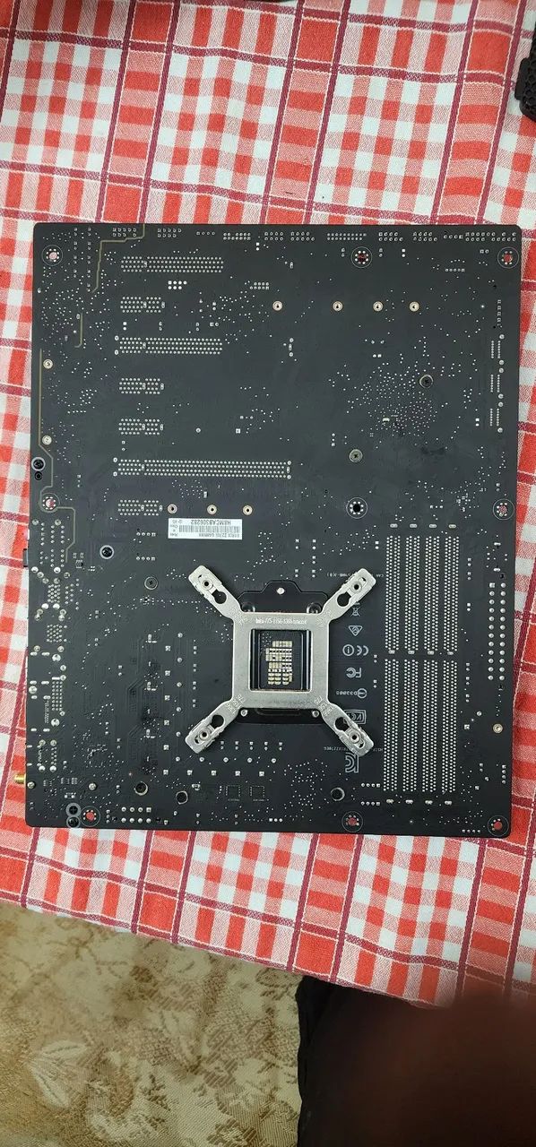 ASUS ROG STRIX Z270E GAMING -Excelente Estado - Defeito Apenas no