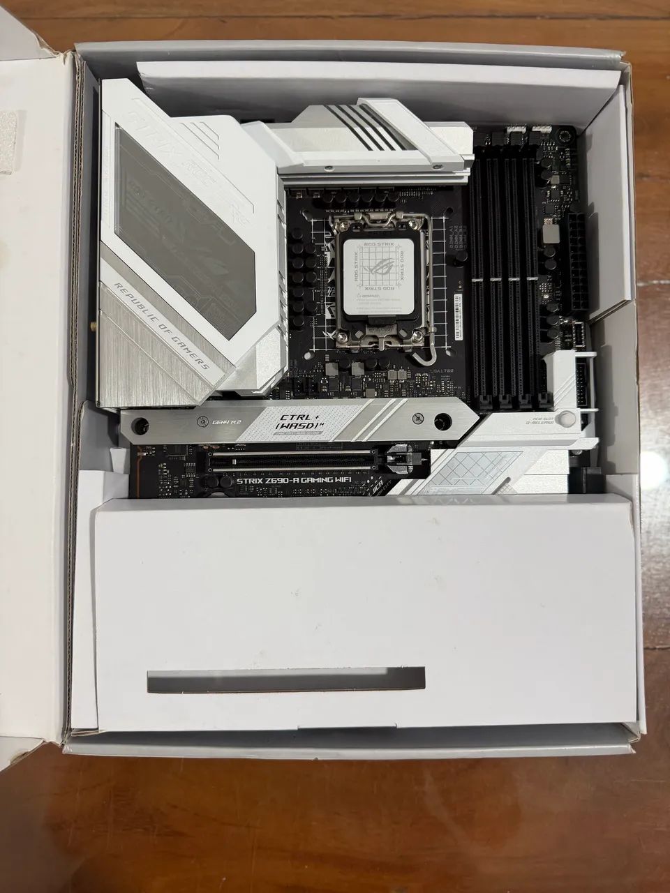 Placa Mãe Z690-A Rog Strix DDR5  - Foto 5