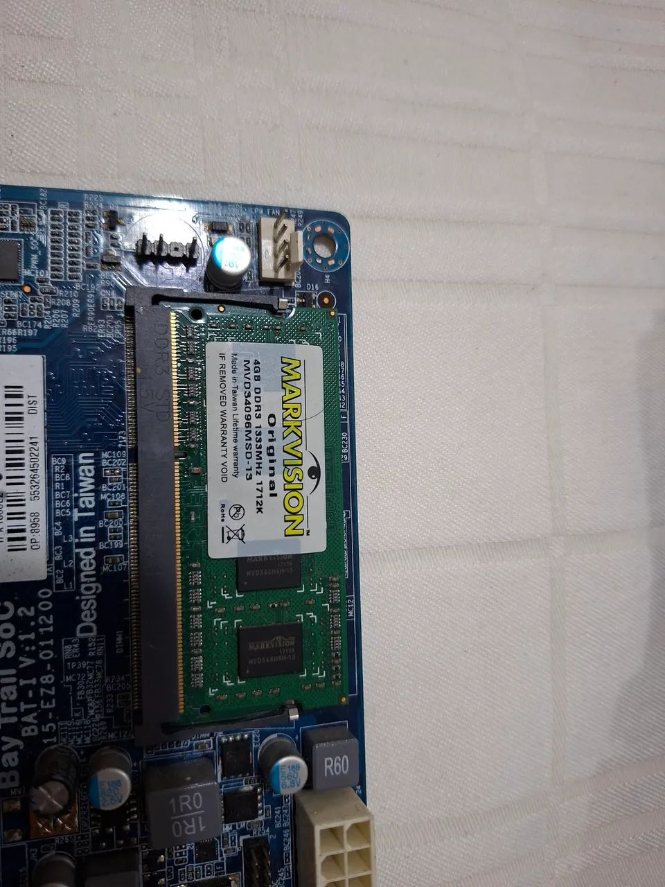 Placa mãe J1800 com 4GB de memória  - Foto 3