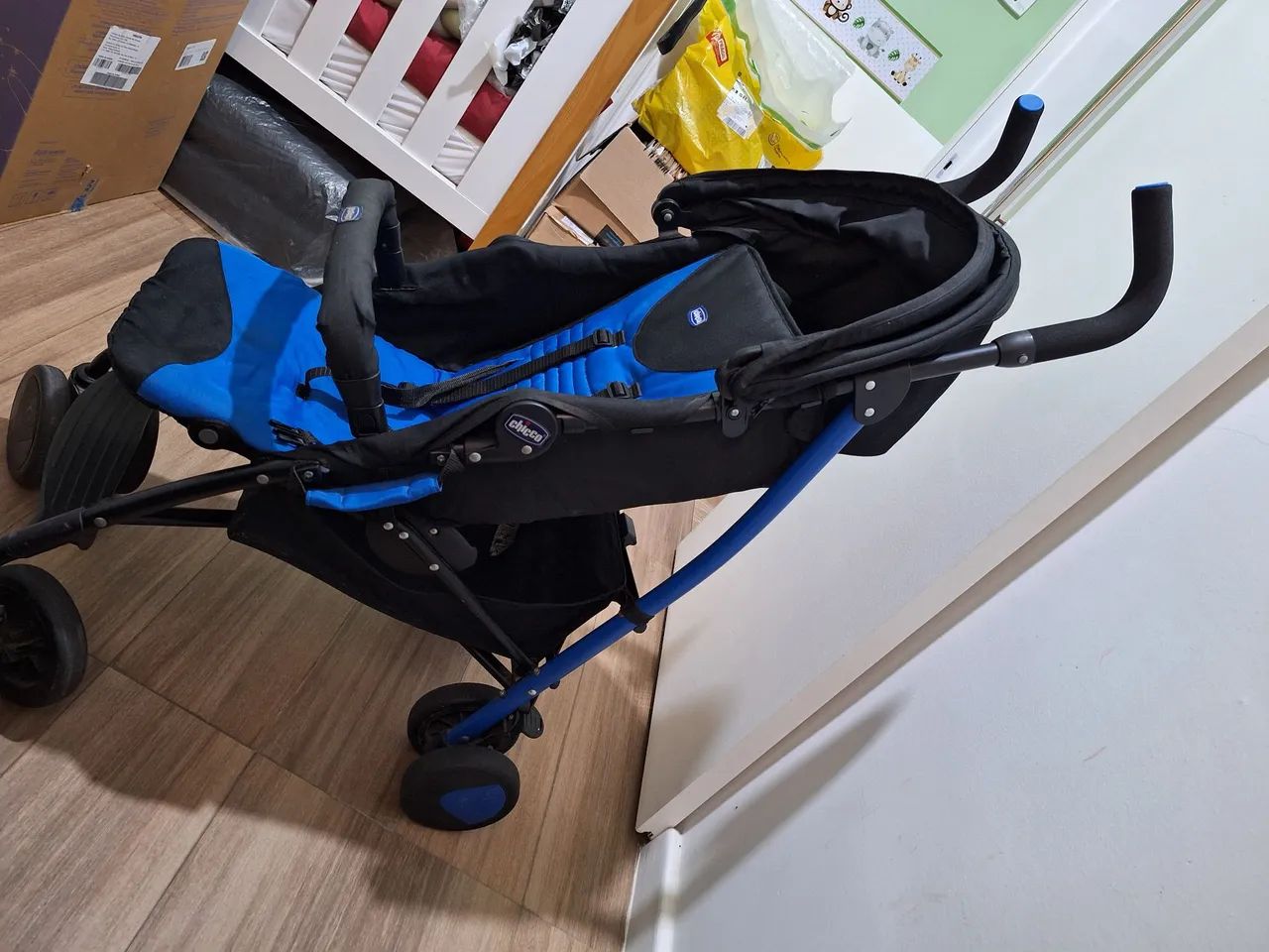 VENDO NOVISSIMO CARRINHO GUARDA CHUVA CHICCO ECHO MR BLUE  - Foto 2