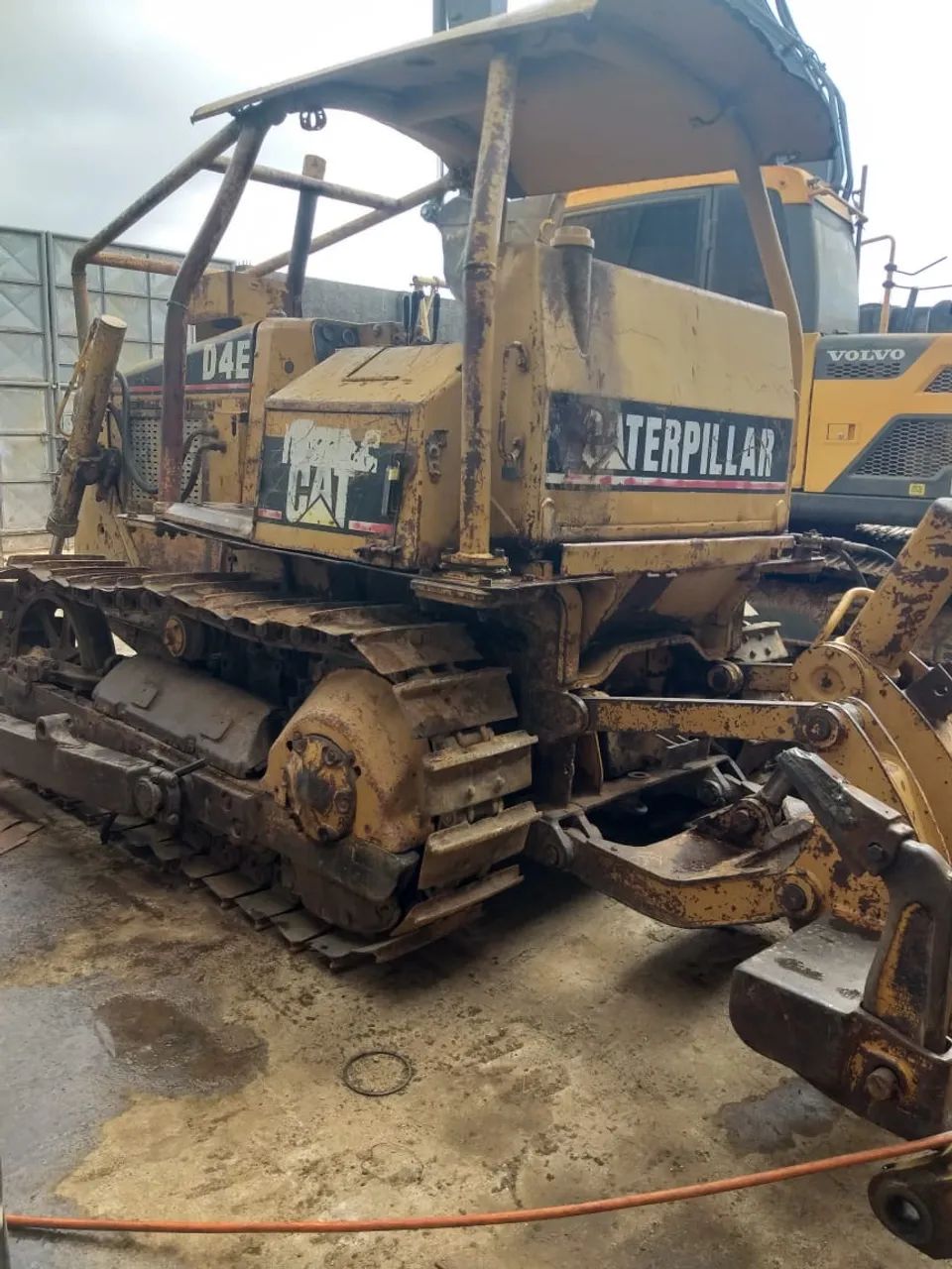 TRATOR DE ESTEIRA D4 CAT. - Foto 4