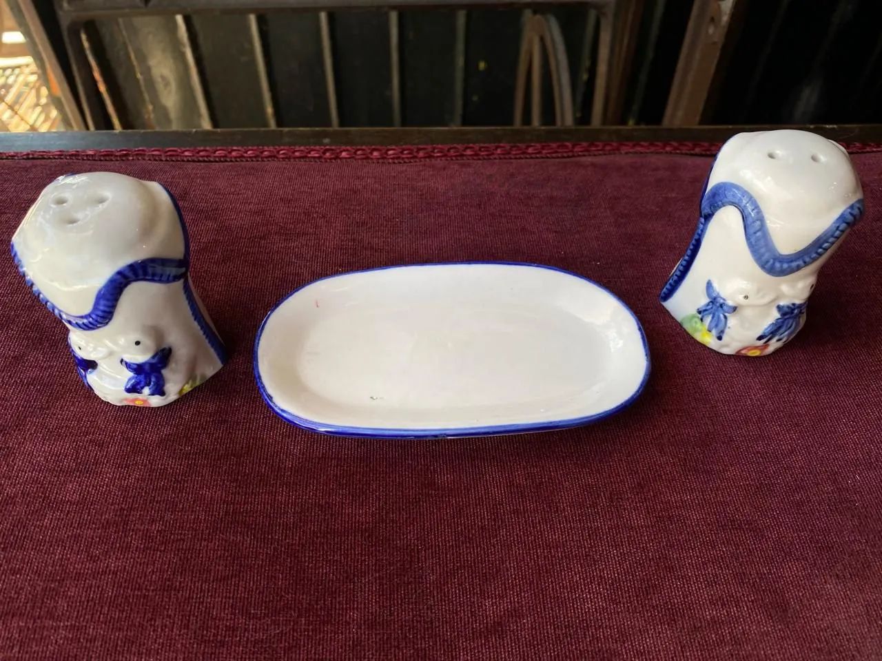 conjunto antigo saleiro e paliteiro em porcelana (ref:162) - Foto 4