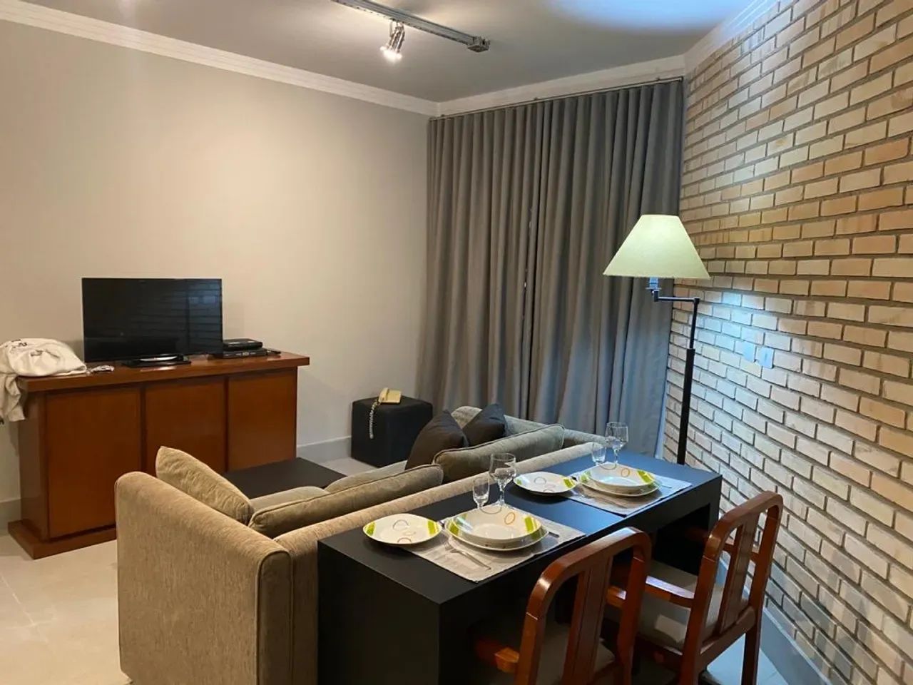 Amplo/ Ótima localização/ Mobiliado - Foto 4