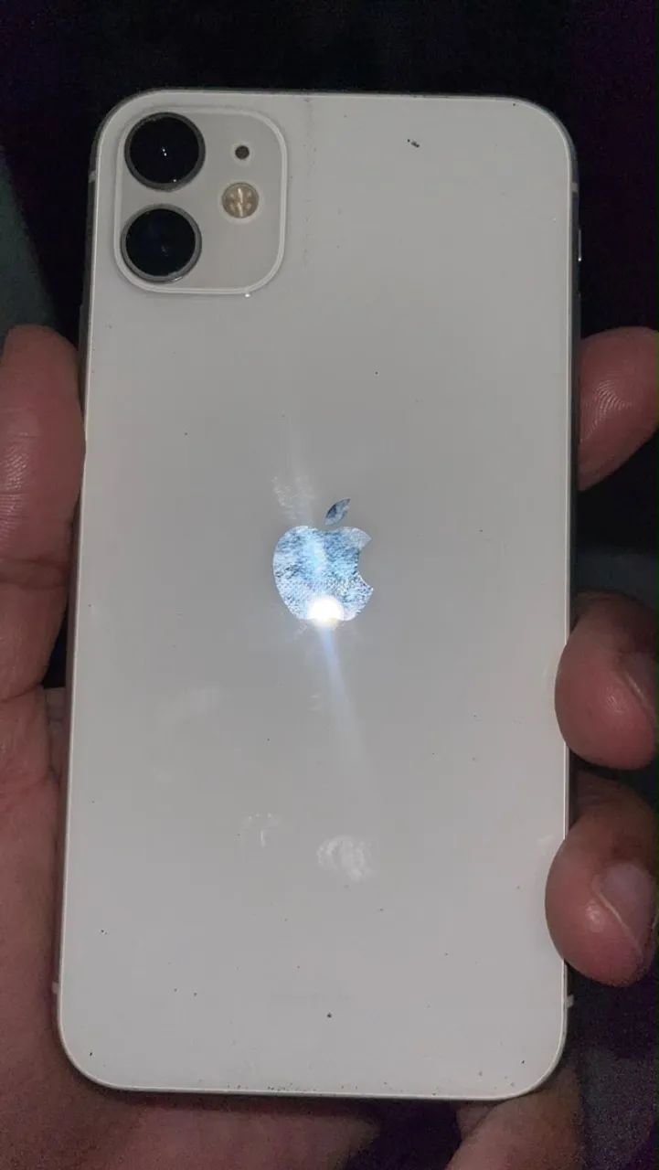 Vendo iPhone 11 em ótimo estado com IO 27 