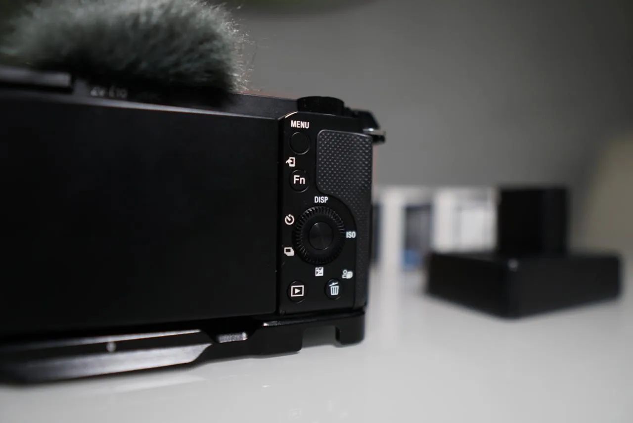 Câmera Sony ZVE10  