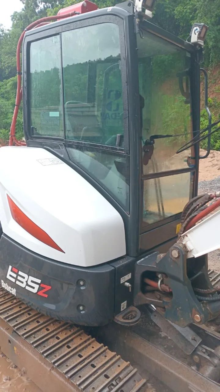 MINI ESCAVADEIRA BOBCAT E35Z - DIESEL - ANO 2025    - Foto 4