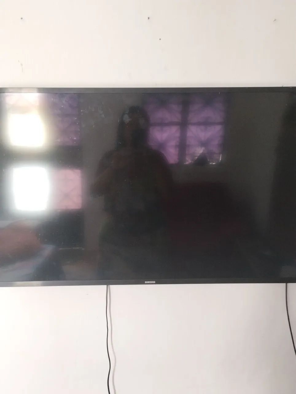 Vendo smar tv 43 polegadas não está ligsndonno controle mais no botão liga  - Foto 2