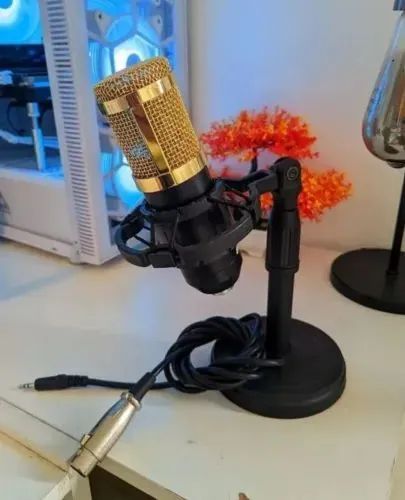 Microfone condensador e Suporte de mesa e cabos 
