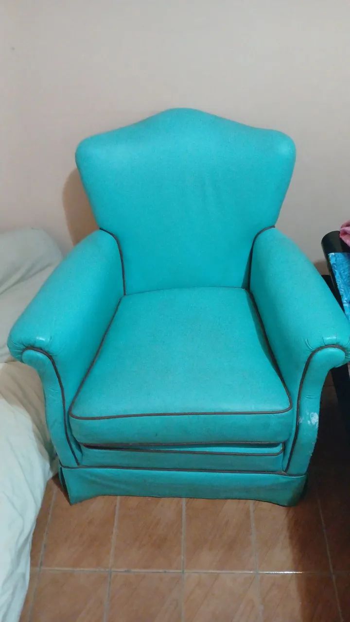 2 POLTRONAS COURO 