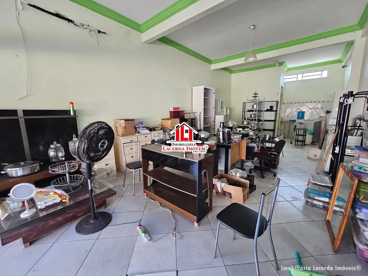 Casa de Esquina no Dom Pedro 1 com um Prédio com 2 aptos  Grandes e 3 Pontos Comerciais - Foto 3