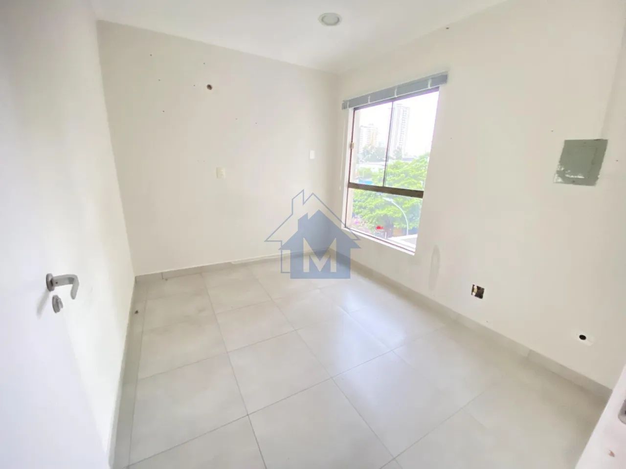 Sala Comercial na Av. Brasil, 3º andar, com elevador! - Foto 2