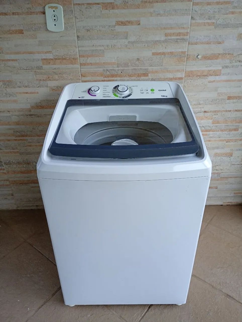 Consul 12 kg semi-nova, funcionando perfeitamente. 