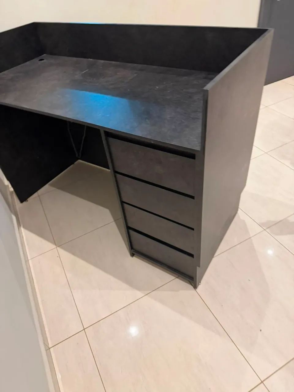 Balcão de recepção 100% MDF com 4 gavetas e fita LED - Foto 2