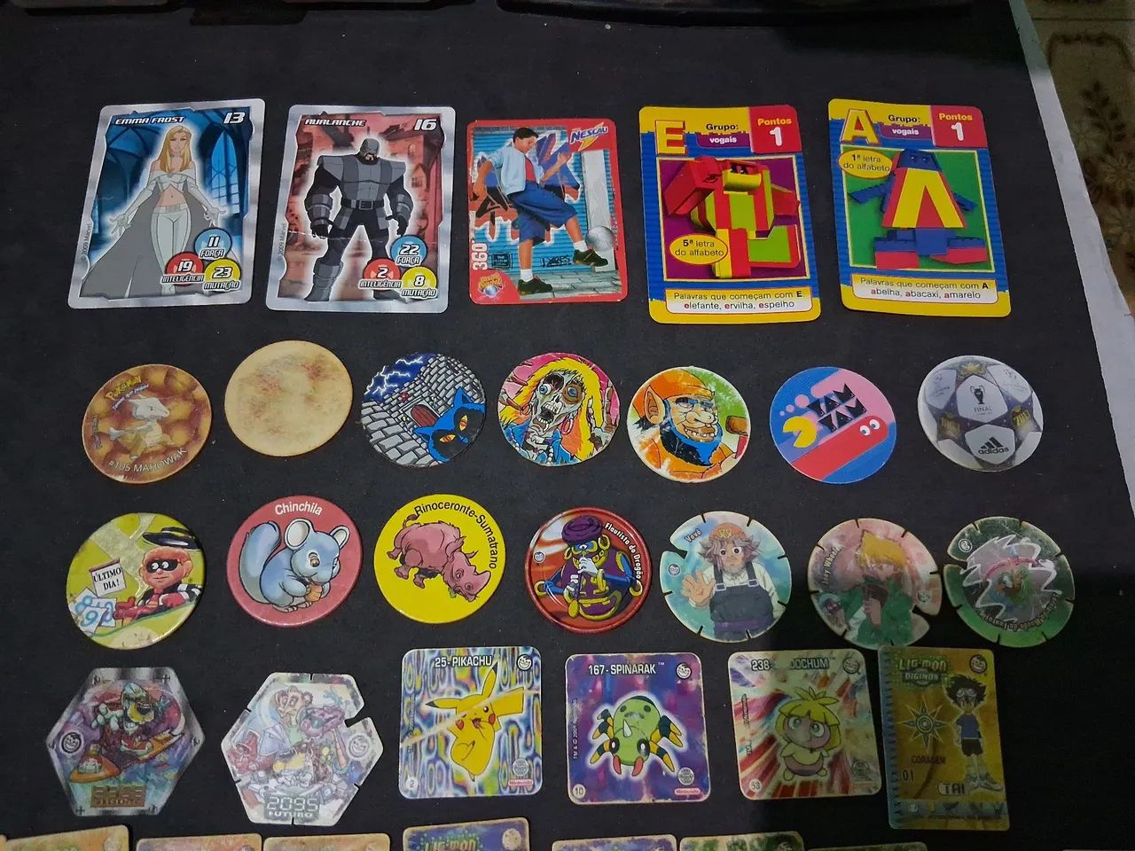 Lote de 35 Tazos e cards - Foto 2