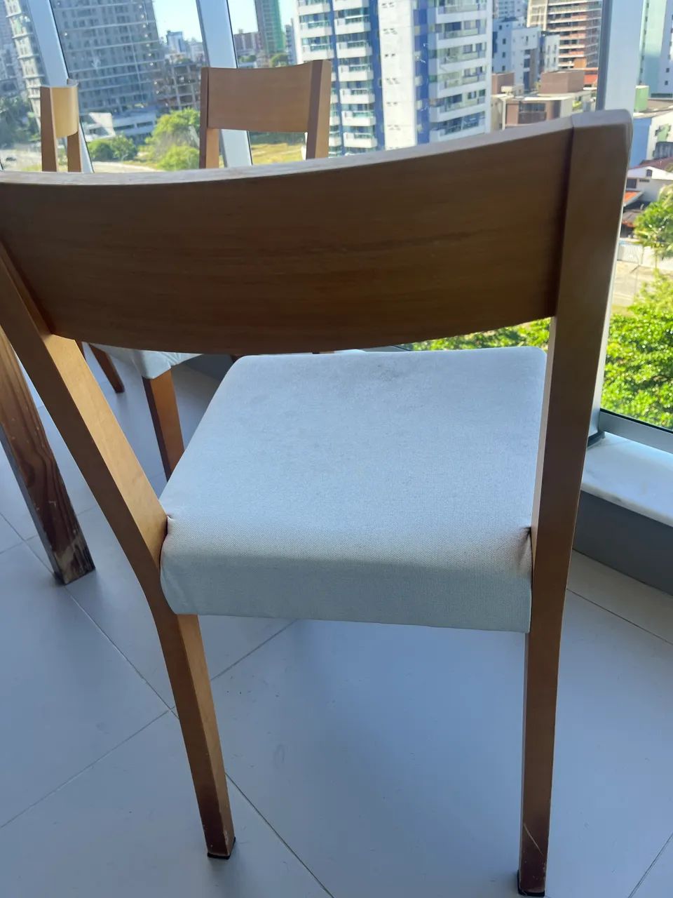 Mesa de 8 lugares e 4 cadeiras  - Foto 2