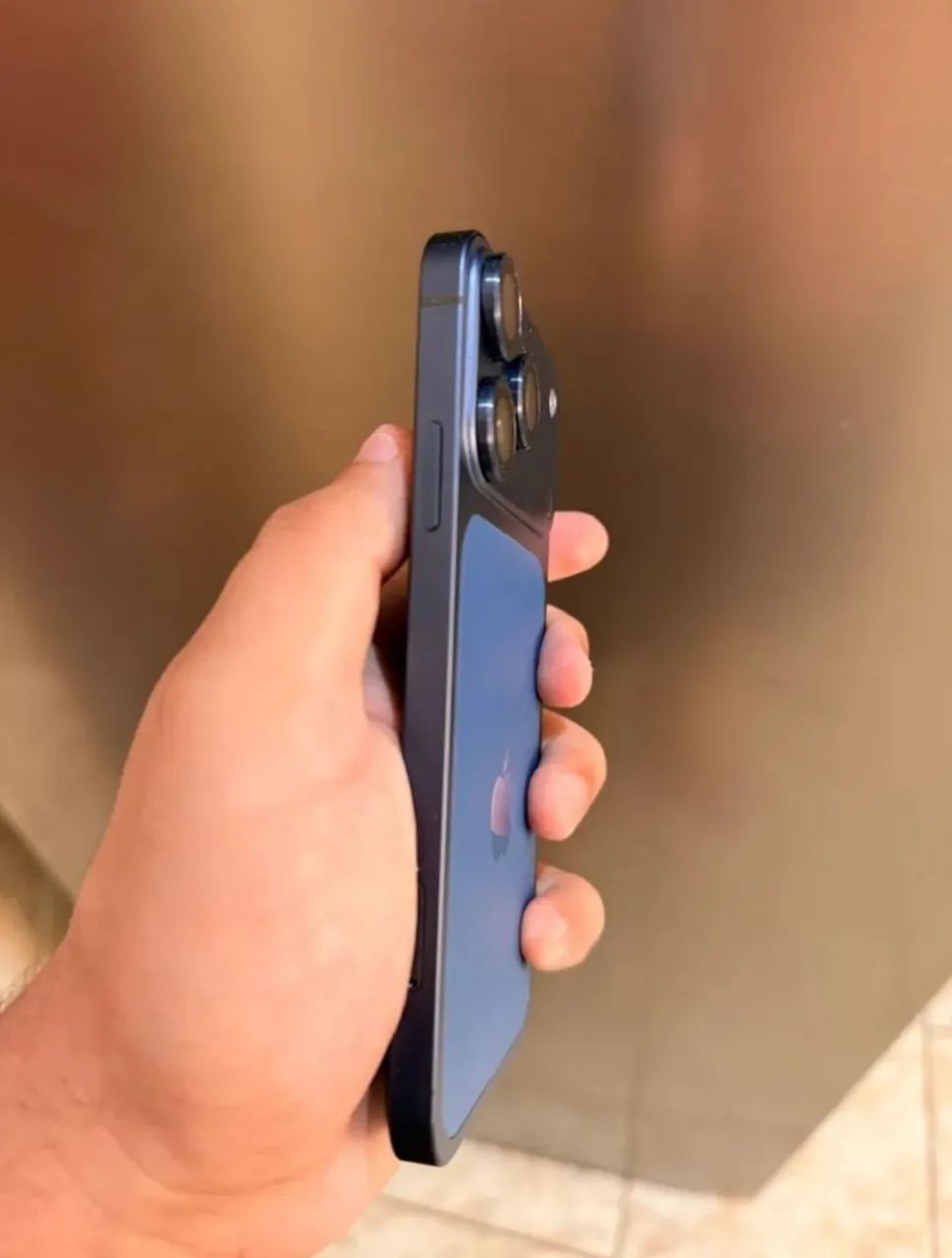 Iphone 11 na carcaça do 17 pro - Foto 5