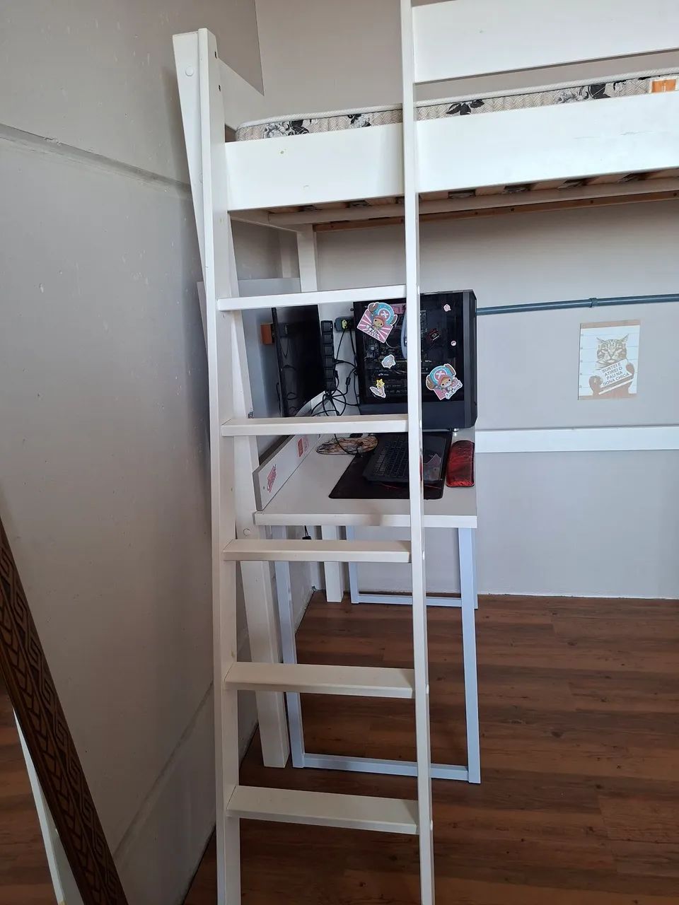 Cama elevada solteiro com escada e mesa de estudos  - Foto 3