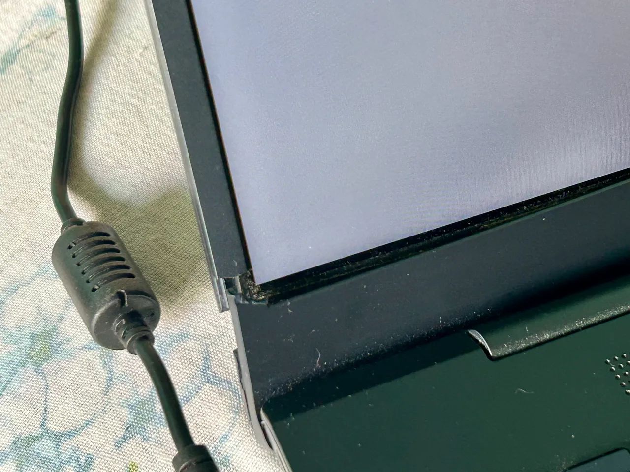 Notebook usado com defeito físico - Foto 4