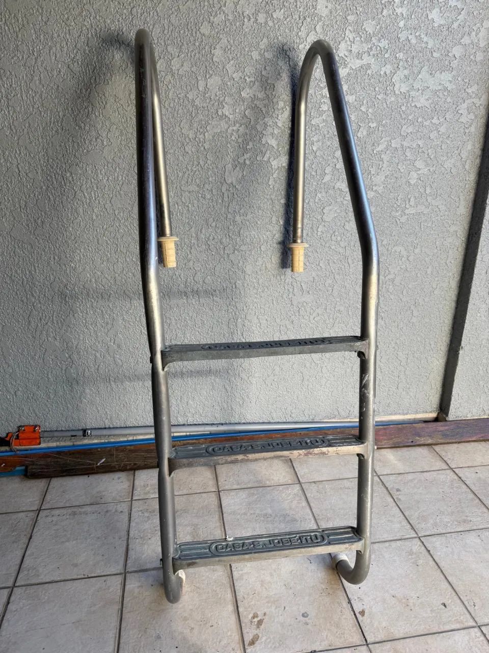 Escada de piscina