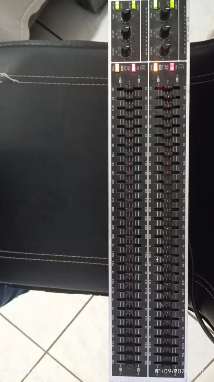 Equalizador Behringer fbq3102