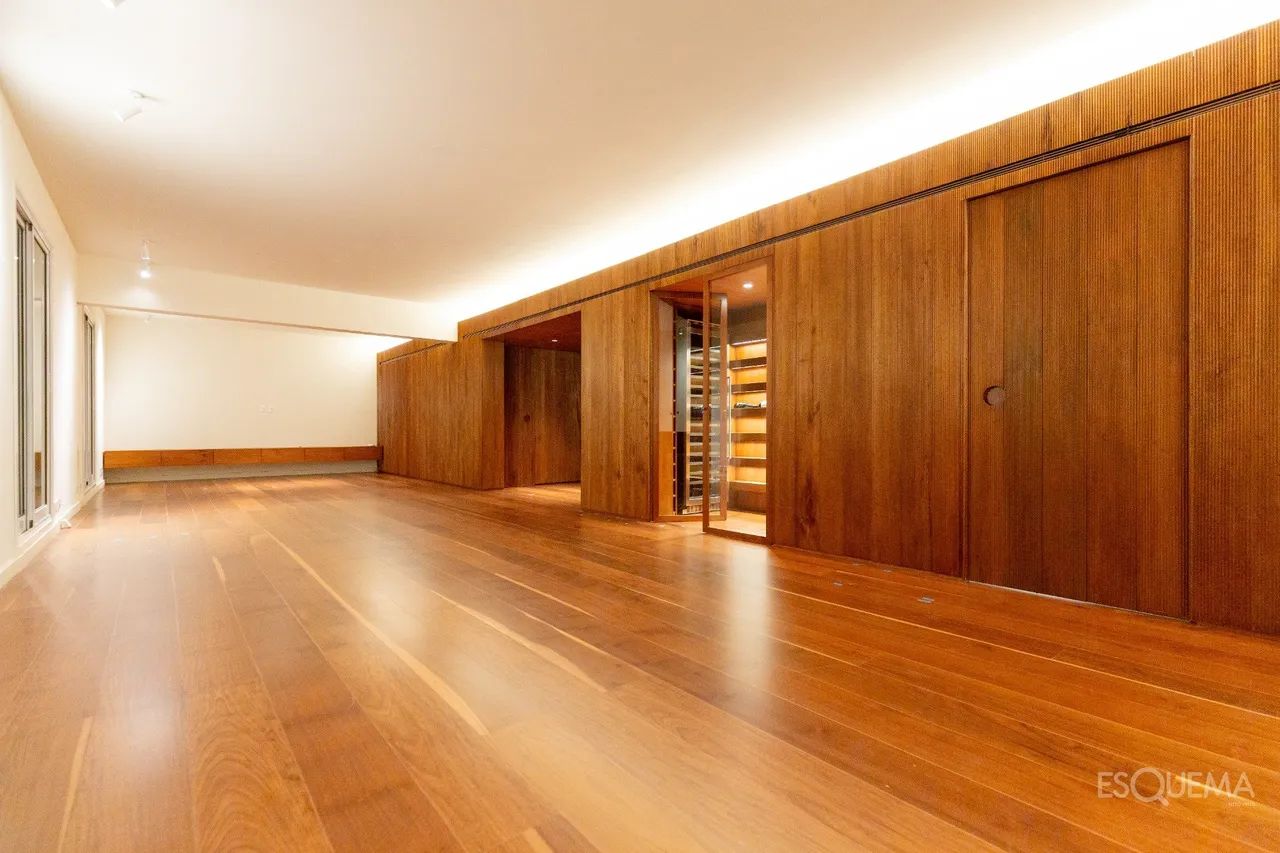 Apartamento reformado e bem localizado