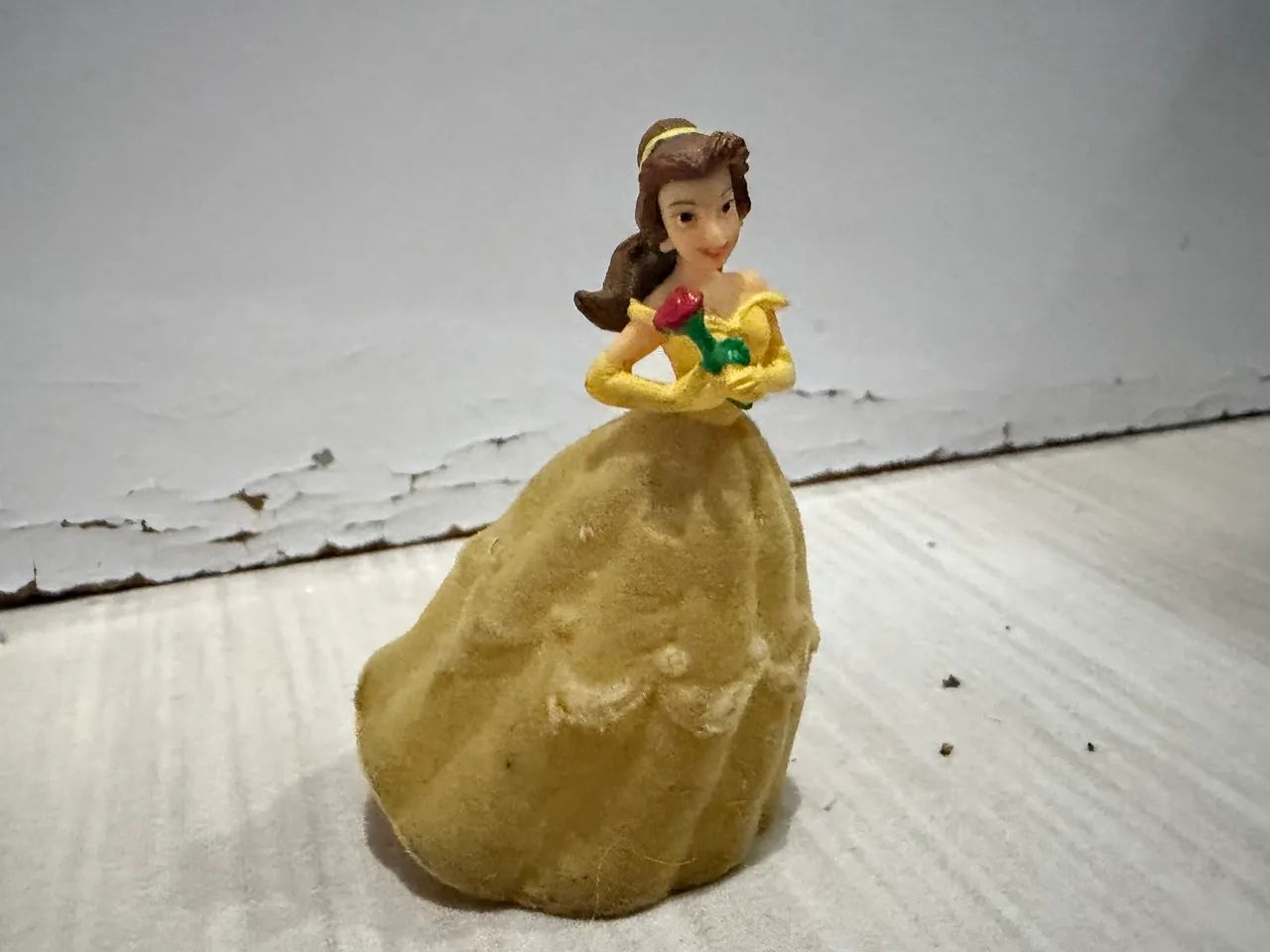Miniatura da boneca princesa bela e a fera da disney 