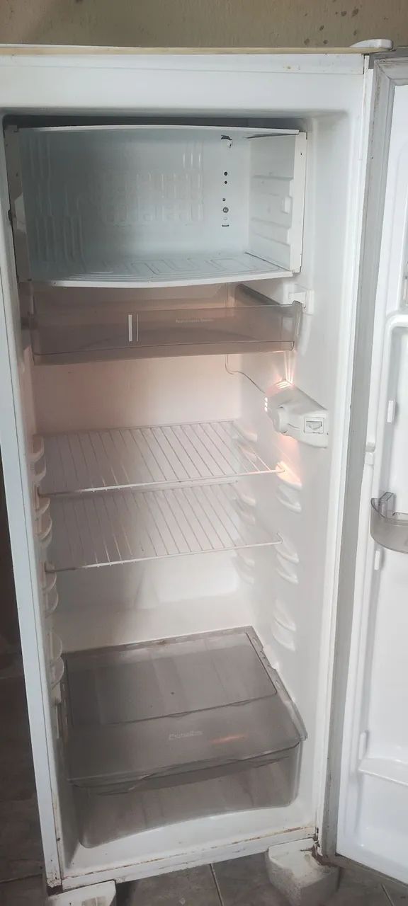 Geladeira com defeito à venda!  - Foto 5