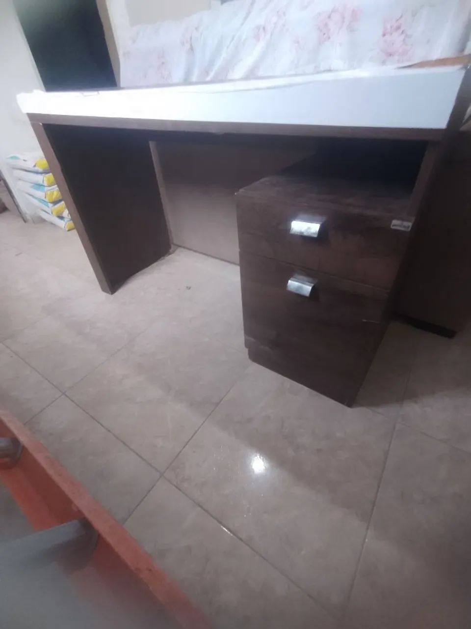 Vendo uma Escrivaninha ideal para estudar  - Foto 2