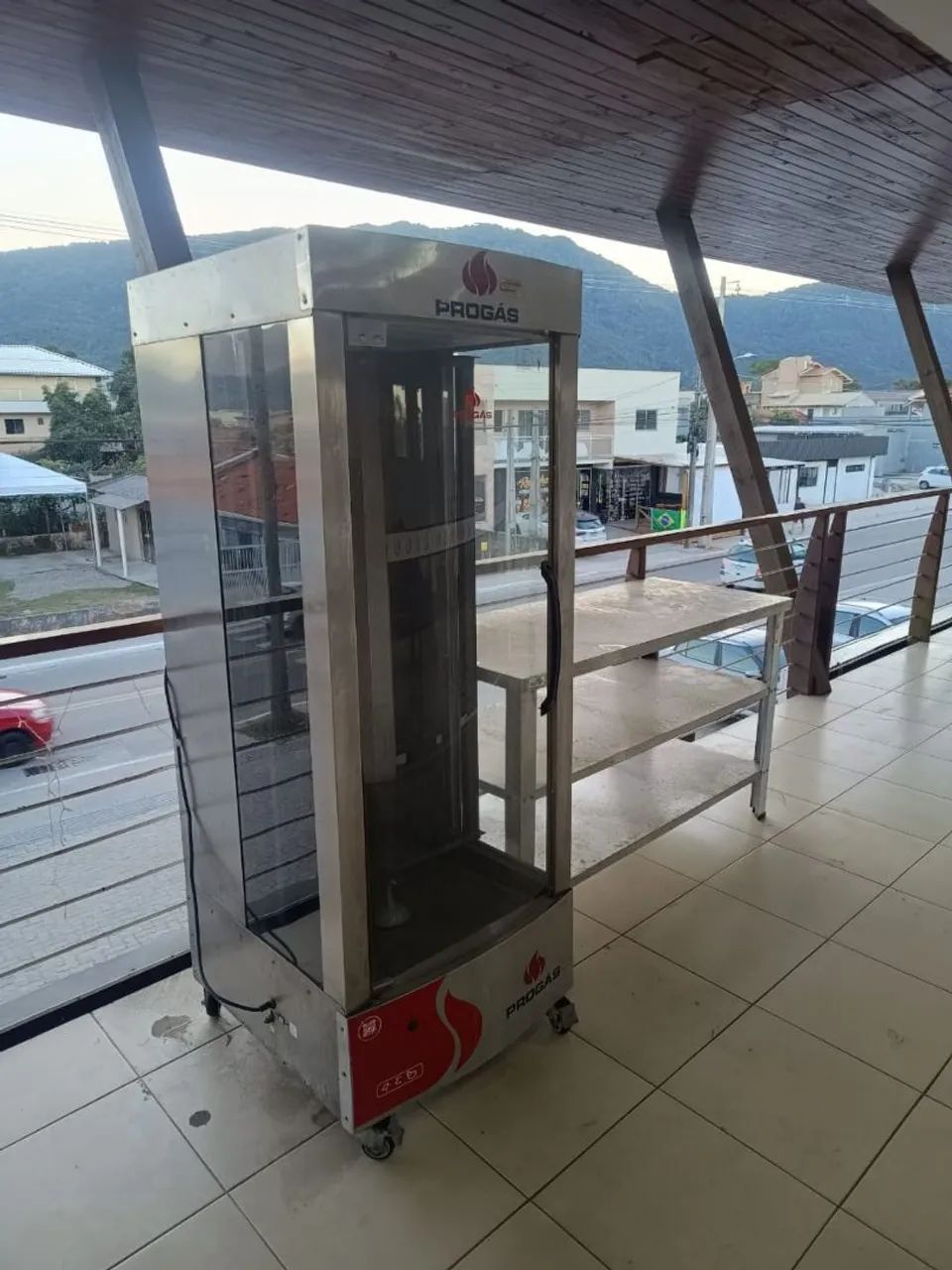 VENDO MAQUINA DE FRANGO / ASSADOS. 