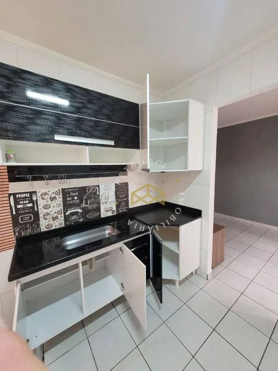 CASA COM ÓTIMO APROVEITAMENTO DE ESPAÇO, IDEAL PARA QUEM BUSCA CONFORTO E PRATICIDADE. - Foto 4